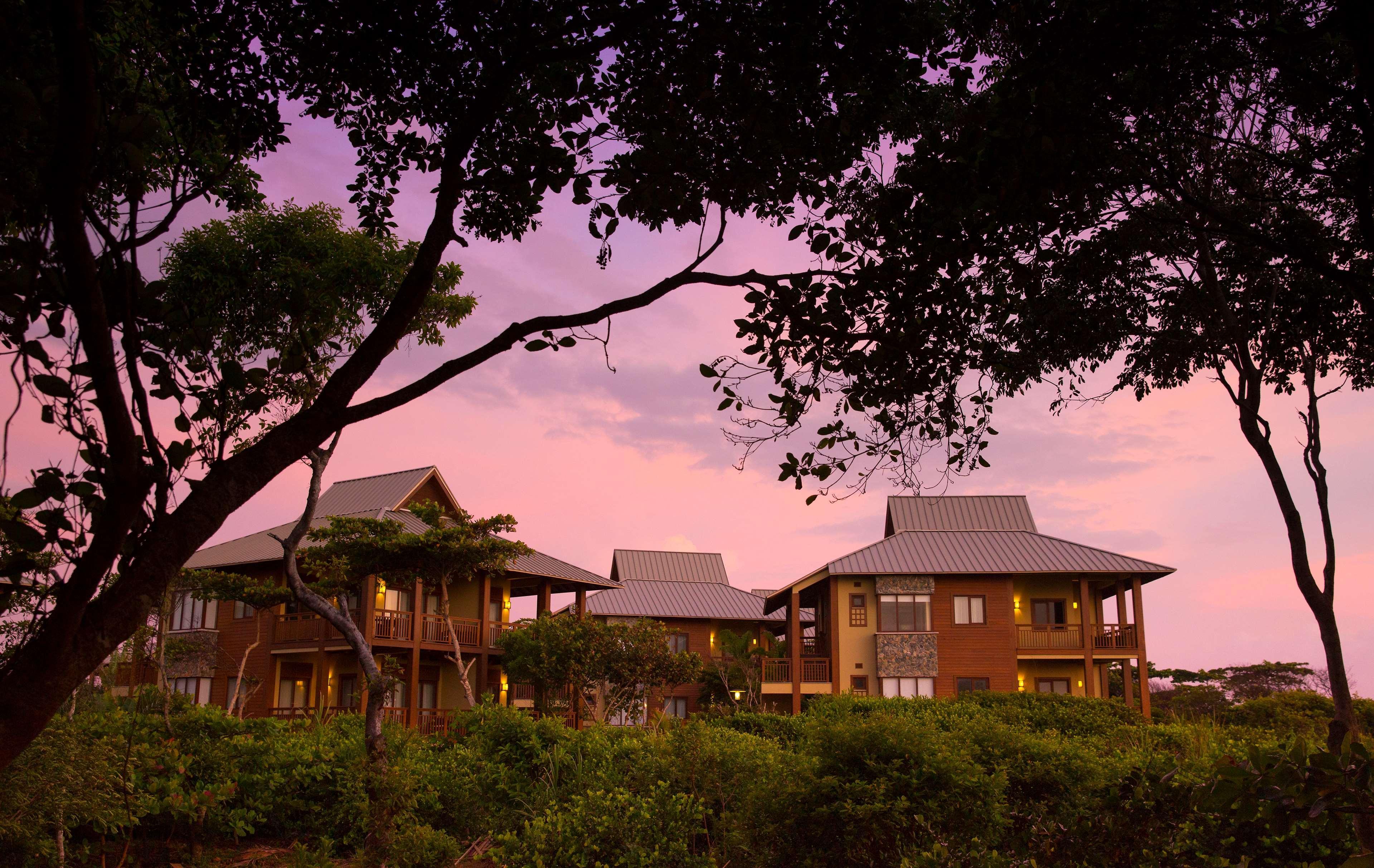 טאלה Indura Beach & Golf Resort Curio Collection By Hilton מראה חיצוני תמונה